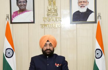 श्रीनगर गढ़वाल में आयोजित बैकुंठ चतुर्दशी मेला एवं विकास प्रदर्शनी का वर्चुअल शुभारंभ करते हुए राज्यपाल लेफ्टिनेंट जनरल गुरमीत सिंह (से नि)।