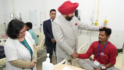 Governor Lt Gen Gurmit Singh (Retd) meets the workers rescued from Silkyara Tunnel in AIIMS Rishikesh and enquires about their well being.