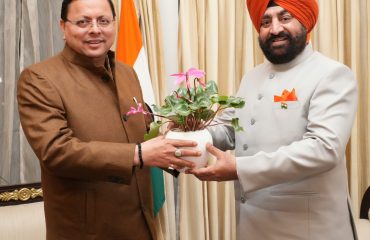 Chief Minister Shri Pushkar Singh Dhami pays courtesy call on Governor Lt Gen Gurmit Singh (Retd).
