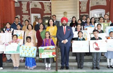 The Governor interacts with the children who were excellent participants of the state level painting competition.