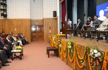 ‘‘संपन्न एवं टिकाऊ अर्थव्यवस्था’’ विषय पर पैनल परिचर्चा में प्रतिभाग करते हुए राज्यपाल।