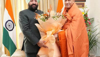 ⁠Mahamandaleshwar Swami Kailashanand Giri paying courtesy call on the Governor.