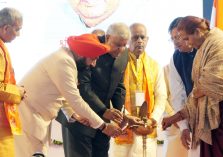 Vice President along with Governor and Chief Minister inaugurate the program “Ved Vigyan and Sanskriti Mahakumbh” organized at Gurukul Kangri University, Haridwar.;?>