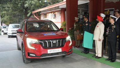 Governor flagging off the “JSW-NDA Car Rally”.