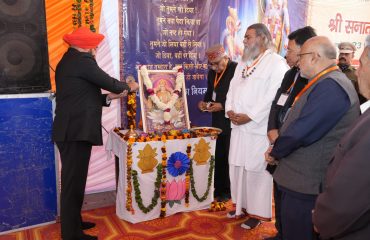 सप्तऋषि आश्रम, सप्त सरोवर हरिद्वार में सनातन धर्म प्रतिनिधि सभा पंजाब के शताब्दी महासम्मेलन का शुभारंभ करते हुए राज्यपाल।