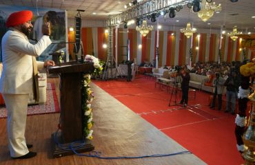 हरिद्वार में स्थित हरिहर आश्रम में आयोजित दिव्य आध्यात्मिक महोत्सव को संबोधित करते हुए राज्यपाल।