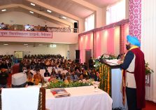 Governor addressing the eighth convocation of Uttarakhand Open University.;?>