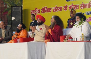 गौरव सेनानियों और देशभक्त नागरिकों के अभिनंदन और संकल्प कार्यक्रम के अवसर पर राज्यपाल।