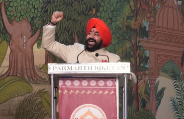 गौरव सेनानियों और देशभक्त नागरिकों के अभिनंदन और संकल्प कार्यक्रम को संबोधित करते हुए राज्यपाल।
