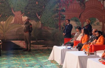 गौरव सेनानियों और देशभक्त नागरिकों के अभिनंदन और संकल्प कार्यक्रम को संबोधित करते हुए राज्यपाल।