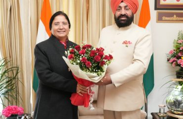 राज्यपाल से नव वर्ष 2024 के अवसर पर शिष्टाचार भेंट करते हुए कैबिनेट मंत्री, प्रदेश के वरिष्ट अधिकारीगण एवं विश्वविद्यालयों के कुलपतिगण।