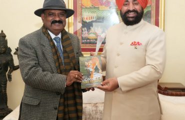 राज्यपाल से नव वर्ष 2024 के अवसर पर शिष्टाचार भेंट करते हुए कैबिनेट मंत्री, प्रदेश के वरिष्ट अधिकारीगण एवं विश्वविद्यालयों के कुलपतिगण।