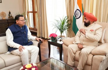राज्यपाल से शिष्टाचार भेंट कर नववर्ष 2024 की शुभकामनाएं देते हुए मुख्यमंत्री।