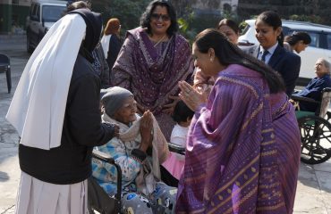 First Lady Mrs. Gurmeet Kaur meeting the elderly women living in Prem Dham Old Age Home located in Dalanwala.