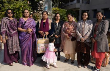 First Lady Mrs. Gurmeet Kaur meeting the elderly women living in Prem Dham Old Age Home located in Dalanwala.