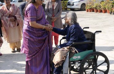 First Lady Mrs. Gurmeet Kaur meeting the elderly women living in Prem Dham Old Age Home located in Dalanwala.