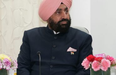 राजभवन में उत्तराखण्ड राज्य में टीबी उन्मूलन कार्यक्रम की समीक्षा बैठक करते हुए राज्यपाल।