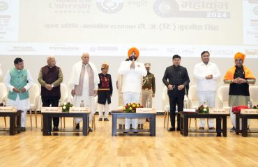 अमर उजाला-ग्राफिक एरा ज्योतिष महाकुंभ उद्घाटन सत्र के अवसर पर राज्यपाल।