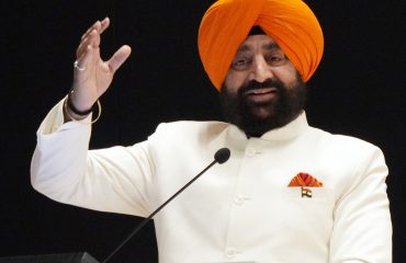 अमर उजाला-ग्राफिक एरा ज्योतिष महाकुंभ उद्घाटन सत्र को संबोधित करते हुए राज्यपाल।