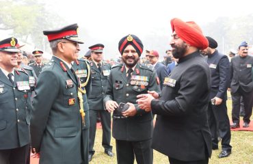 Governor with soldiers and ex-servicemen at Vijay Smarak in Kolkata.