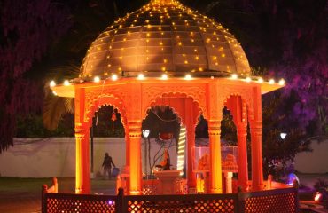अयोध्या में प्रभु श्रीराम लला की प्राण प्रतिष्ठा के शुभ अवसर पर राजभवन में दीप जलाते हुए राज्यपाल।