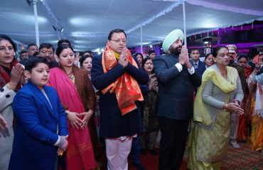 मुख्यमंत्री आवास में प्रभु श्रीराम मन्दिर प्राण प्रतिष्ठा के शुभ अवसर पर भव्य श्रीराम संध्या में प्रतिभाग करते हुए राज्यपाल एवं मुख्यमंत्री।