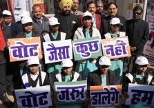 Governor with girl students on the occasion of ‘National Voters Day’.;?>