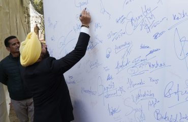 The Governor putting his signature in the signature campaign on the occasion of 'National Voters' Day'
