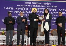 Governor being felicitated on the occasion of 'National Voter's Day'.;?>
