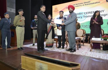 Governor rewarding the participants who performed well.