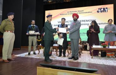 Governor rewarding the participants who performed well.