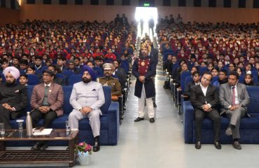 परीक्षा पे चर्चा-2024’ कार्यक्रम को देखते हुए राज्यपाल।