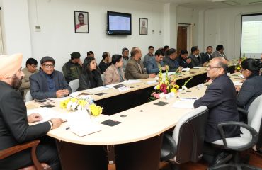 राजभवन में होने वाले वसंतोत्सव-2024 के संबंध में अधिकारियों के साथ बैठक करते हुए राज्यपाल।