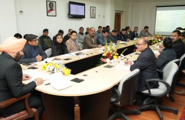 राजभवन में होने वाले वसंतोत्सव-2024 के संबंध में अधिकारियों के साथ बैठक करते हुए राज्यपाल।