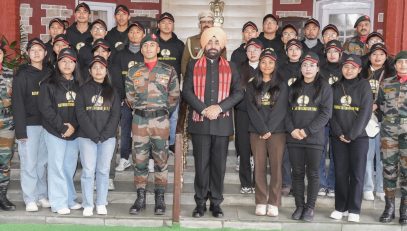Governor with students of Kohima, Nagaland who came on “National Intergration Tour” at Raj Bhawan.