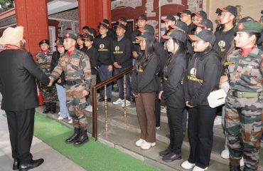 राजभवन में ‘‘राष्ट्रीय एकता यात्रा’’ पर आए कोहिमा, नागालैंड के छात्र-छात्राओं के साथ राज्यपाल।