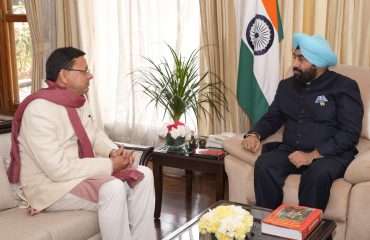 Chief Minister Shri Pushkar Singh Dhami met the Governor at Raj Bhawan.