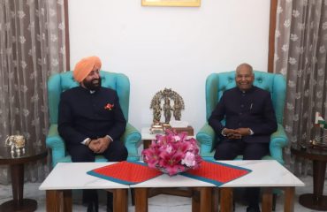 Governor Lieutenant General Gurmeet Singh (Retd) paying courtesy call on former President Shri Ramnath Kovind in New Delhi.