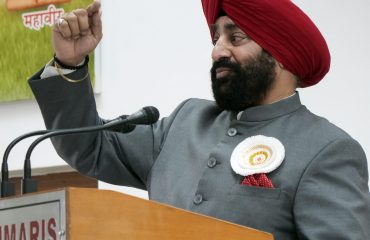 ब्रह्माकुमारी प्रजापिता के ‘‘नशा मुक्त भारत अभियान’’ का उत्तराखंड में शुभारंभ कार्यक्रम को संबोधित करते हुए राज्यपाल।