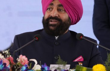 राजभवन में शुरू हो रहे तीन दिवसीय वसंतोत्सव-2024 के बारे में विस्तृत जानकारी देते हुए राज्यपाल ।