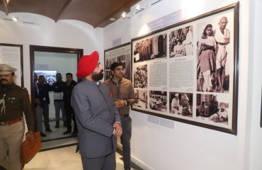 राज्यपाल ने नई दिल्ली स्थित गांधी स्मृति एवं दर्शन समिति का भ्रमण कर राष्ट्रपिता महात्मा गांधी को श्रद्धासुमन अर्पित किए।