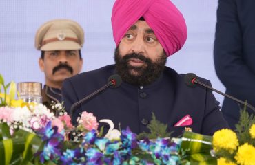 राजभवन में शुरू हो रहे तीन दिवसीय वसंतोत्सव-2024 के बारे में विस्तृत जानकारी देते हुए राज्यपाल ।