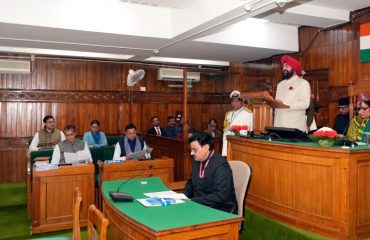 Governor addressing the first session of the fifth assembly