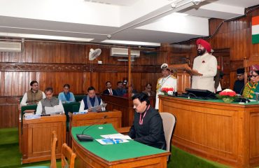 पंचम विधानसभा के प्रथम सत्र को संबोधित करते हुए राज्यपाल।