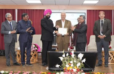 Governor honoring people with “Uttarakhand Vigyan Purodha Samman”.