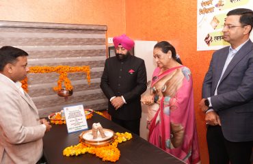 Governor observing Panchakarma and Marma Chikitsa.