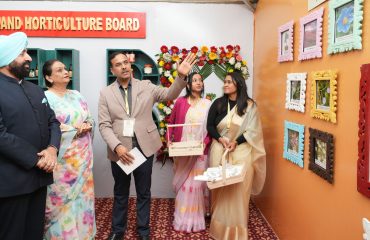 Governor releasing the special postal cover of “Thuner”.