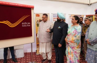 Governor inaugurating the postage stamp exhibition.