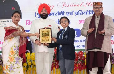 Governor rewarding the winners at the closing ceremony of Vasantotsav.