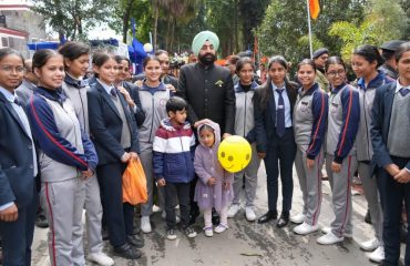 The Governor and first lady Mrs. Gurmeet Kaur with the students.